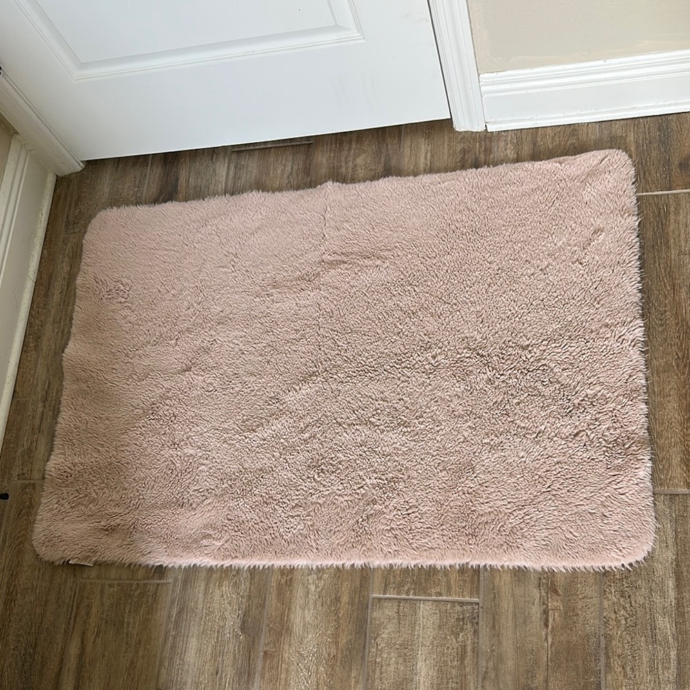 Soft Pink Shaggy Rug